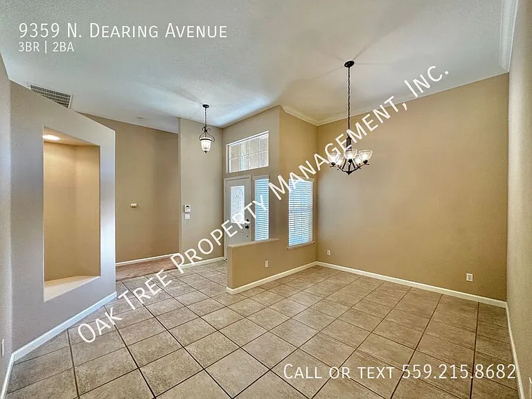 9359 N Dearing Ave — Photo 3