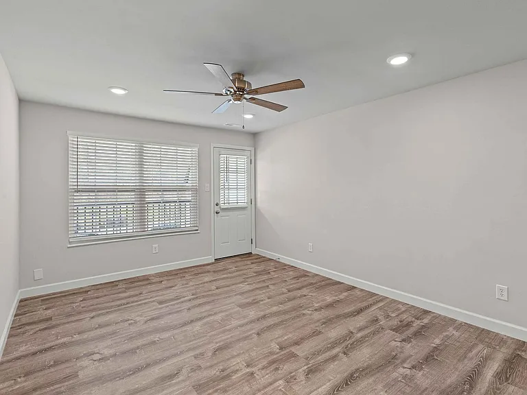 Sherman Square Apartments — Photo 60