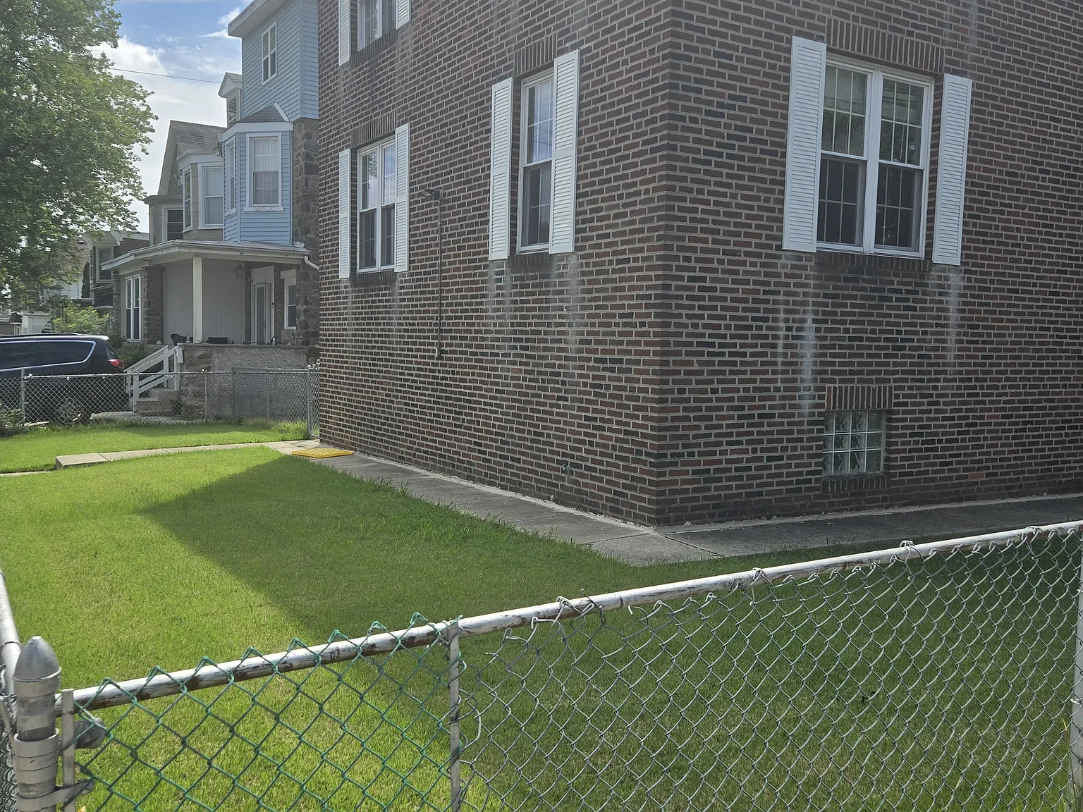 2 bed, 900 sqft, $1,350 — Photo 2