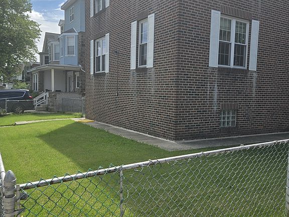 2nd image of 400 Gilham St APT 1