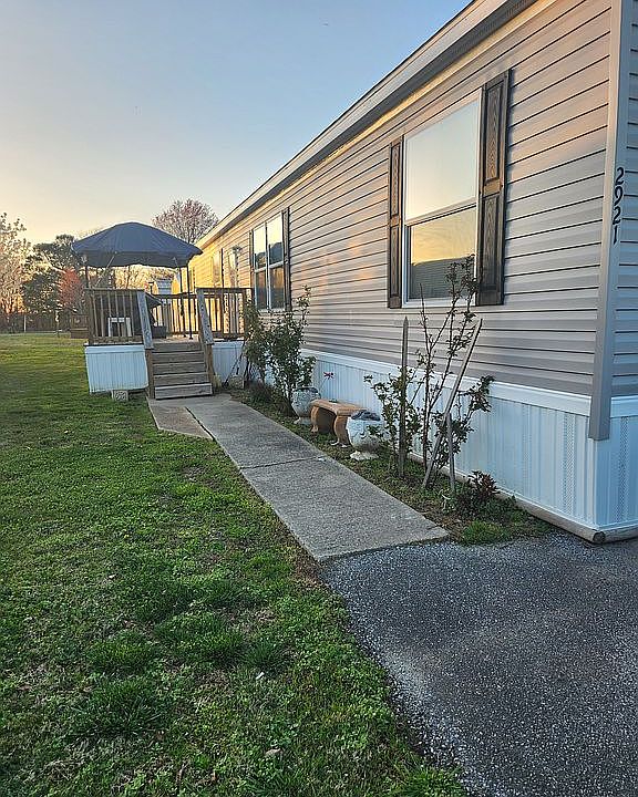 1st image of 2921 Lauren Ln