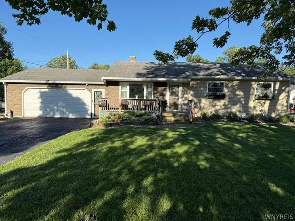 190 Beattie Ave, Lockport, NY 14094