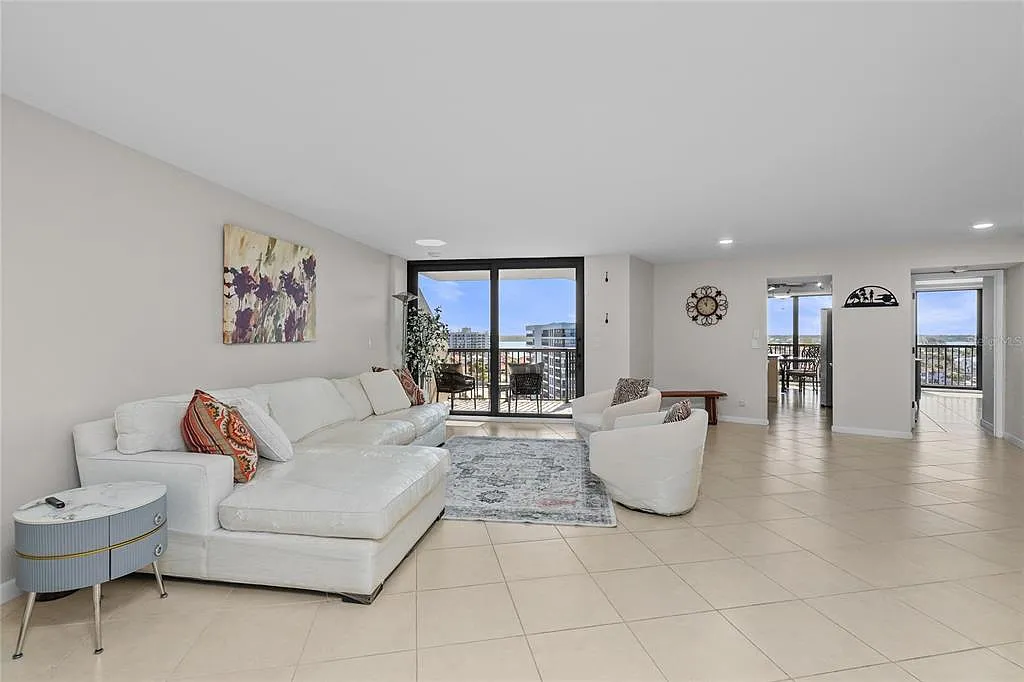 2 bed, 2.0 bath, 1610 sqft, $4,500 — Photo 2