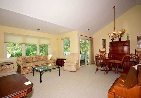 3rd image of 202 Country Club Dr