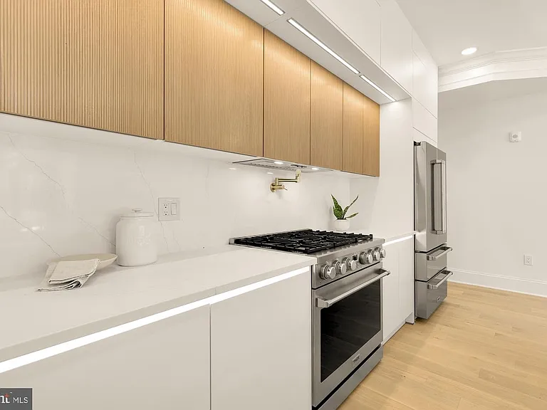 733 Euclid St NW #101 — Photo 16