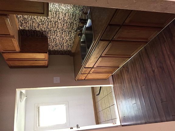 3rd image of 812 Truman Ave