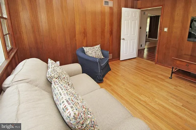 2107 Westview Ter — Photo 15