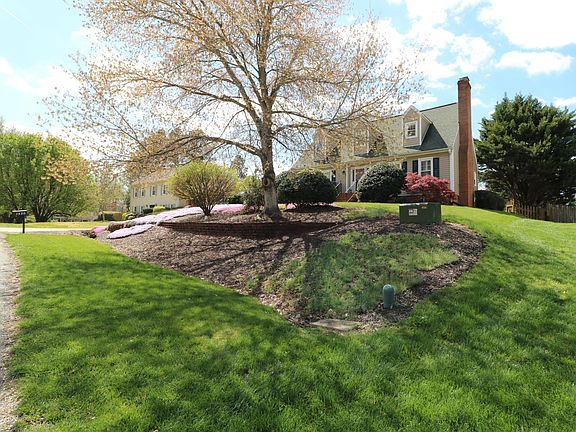 2nd image of 1520 Chimney Rock Dr