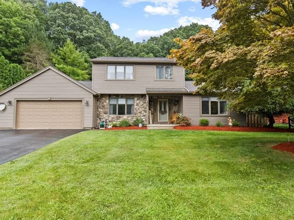 300 Willow Creek Ln, Rochester, NY 14622