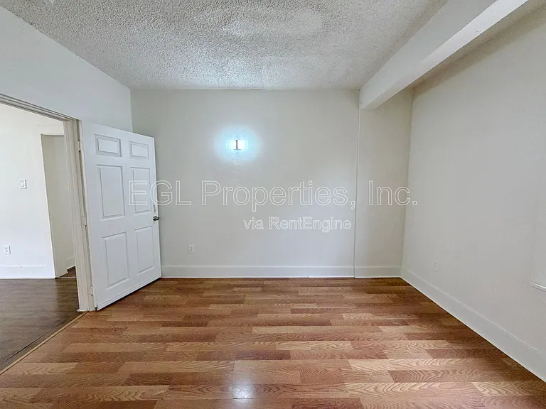 860 W 56th St — Photo 22