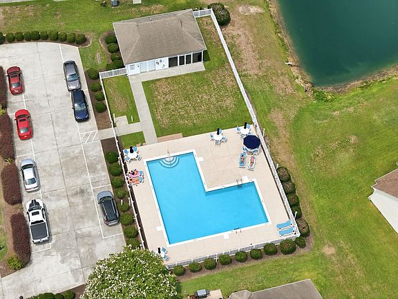 5th image of 521 Ramblewood Circle