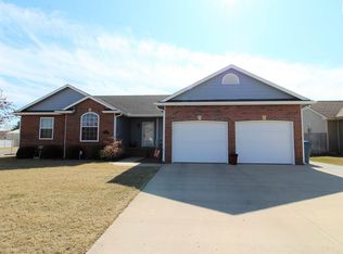 221 Kisiwa Village Rd, Hutchinson, KS 67502