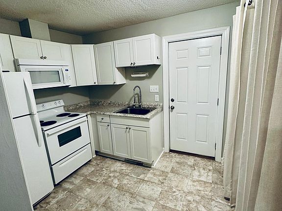 3rd image of 103 Juniper Ln