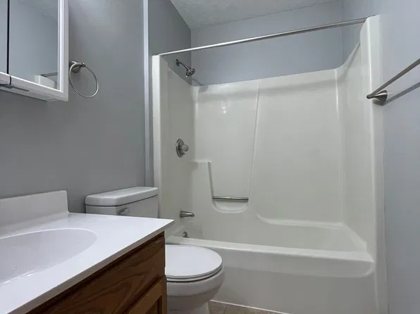 Warsaw - 2 Bedroom, 526 Oak Glen Dr APT E, Warsaw, IN 46580