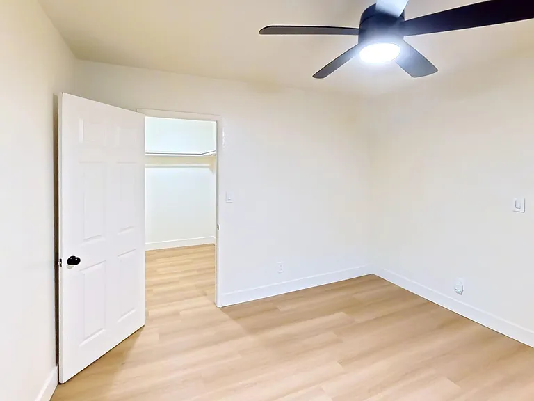 5444 N Maroa Ave #114 — Photo 7