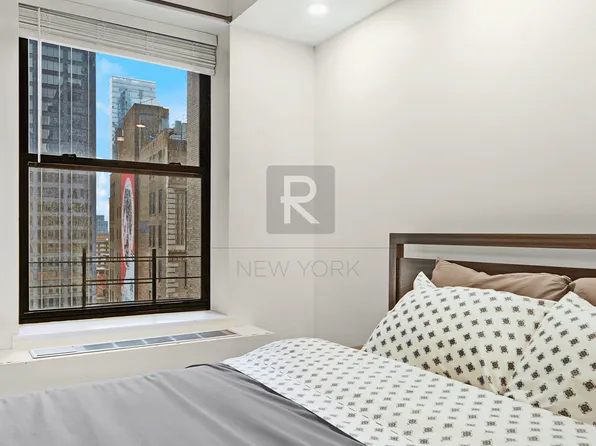 150 West 51st Street 1412 image 3 of 10