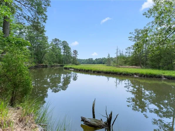 Five Gables Dr, Gloucester, VA 23061