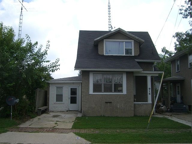 1st image of 916 Hennepin St