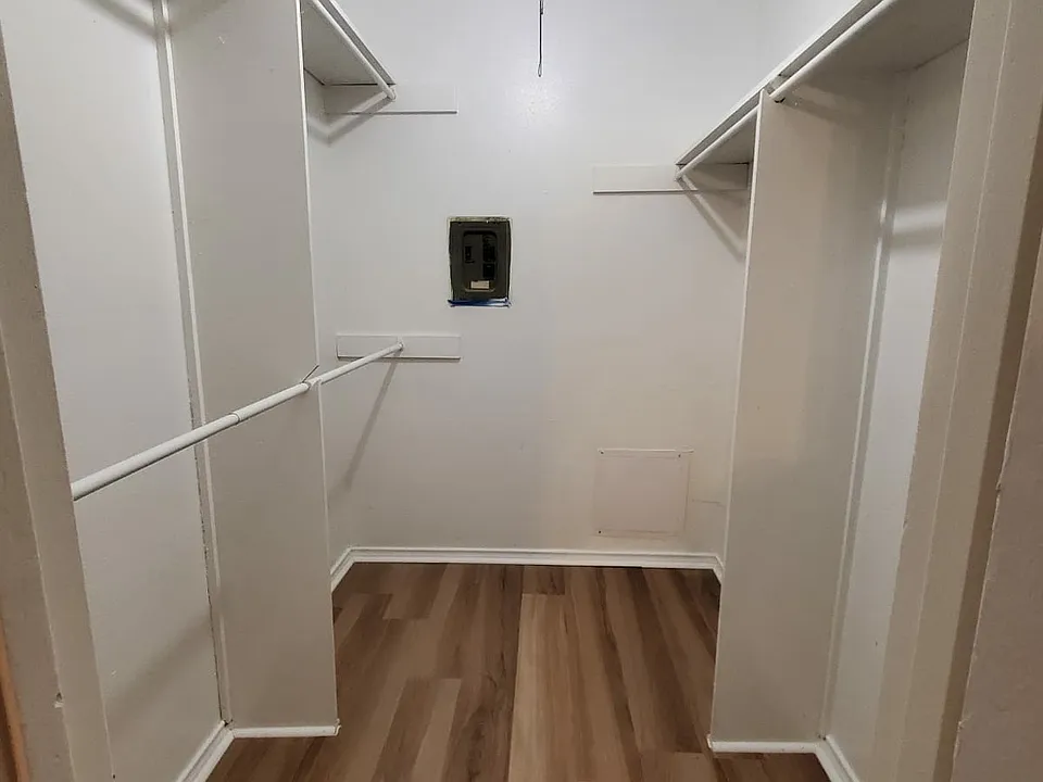 Building Photo 3