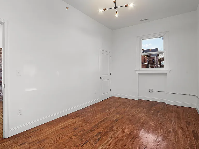 57 Trumbull St #1R — Photo 8