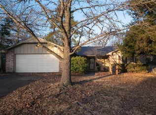 2425 N Primrose Ln, Fayetteville, AR 72703