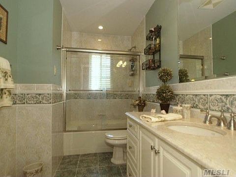 4th image of 4 Zoranne Dr
