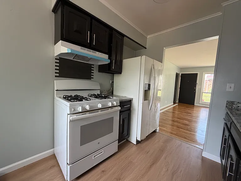1068 Bristol Ct — Photo 6