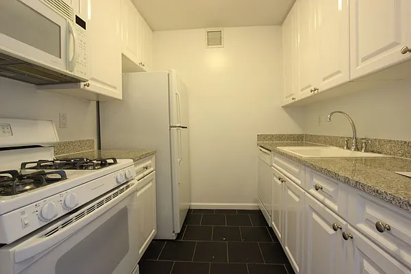 Rented by Dynamik Realty | media 18