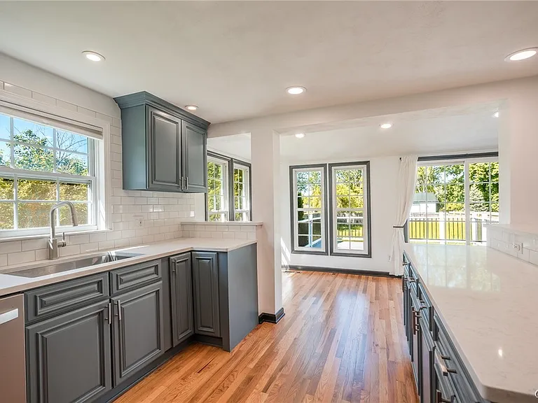 8403 Gaskin Rd — Photo 11