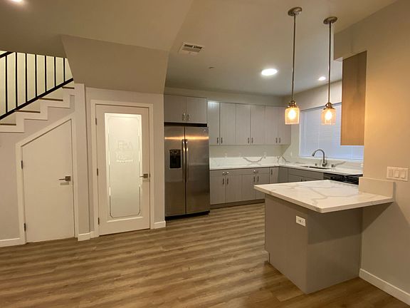 5th image of 22425 Del Valle St Unit 2