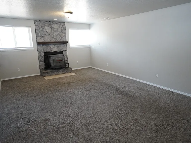 698 S Berwick Dr — Photo 4
