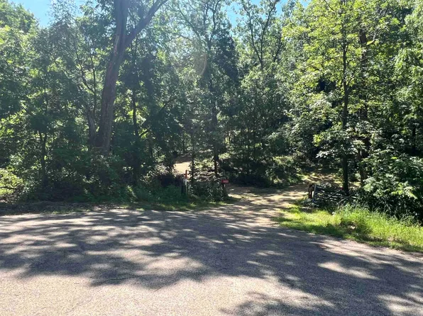 N9009 Gehl Rd, Portage, WI 53901