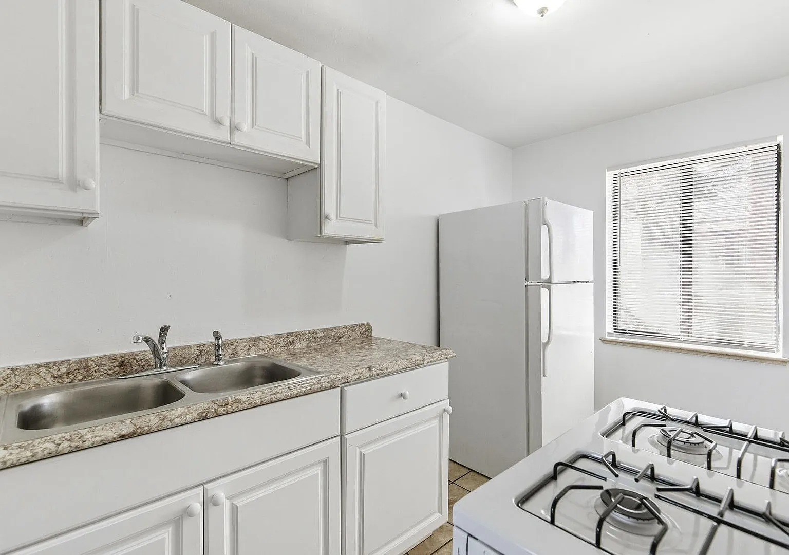 One Bedroom One Bathroom in Heart of the East Colfax — Photo 2