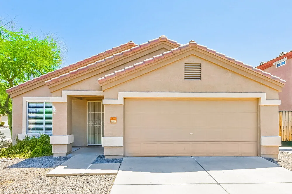 3 bed, 2.0 bath, 1518 sqft, $2,070 — Photo 1