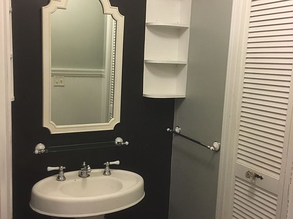 2nd fl bath w vintage sink