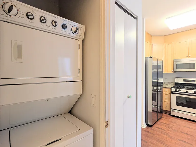 33 W Ontario St #37C — Photo 17