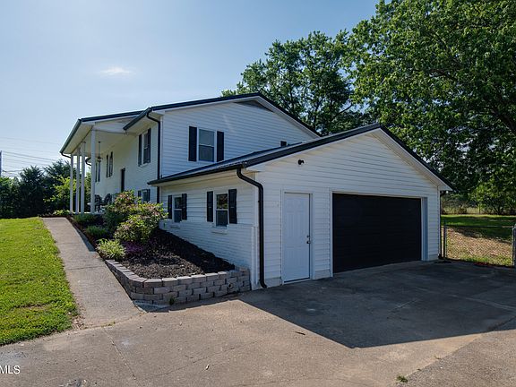 3rd image of 2407 Big Springs Rd