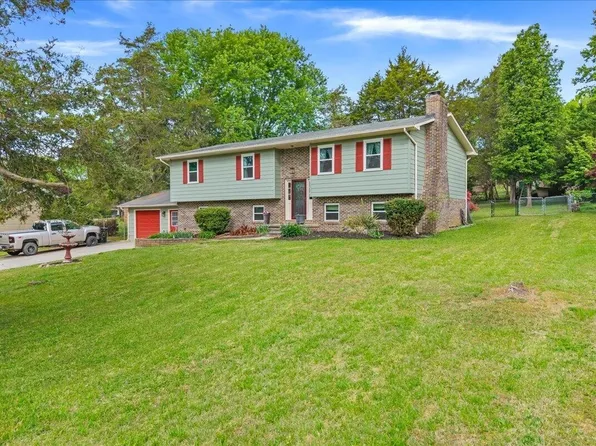 1305 Ridgeway Cir, Athens, TN 37303