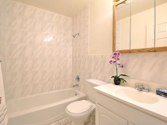 5th image of 1053 Chico Ct