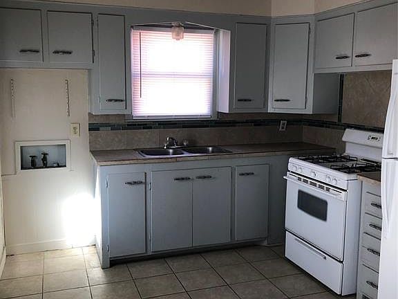 4th image of 2734 Beech St