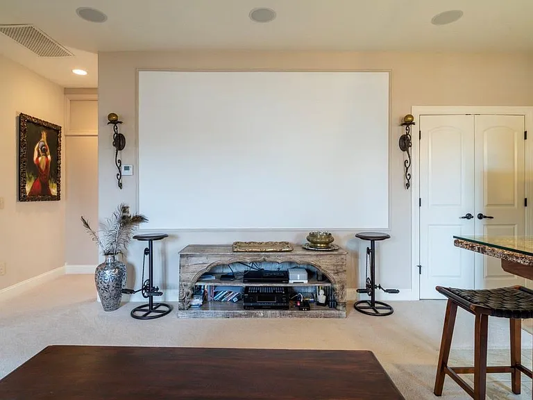 28 W Wimbledon Way — Photo 4