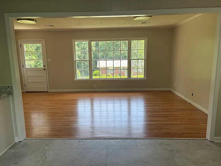 811 Godwin Rd — Photo 4