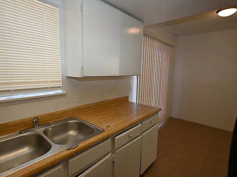 2301 Stewart Ave #A — Photo 4