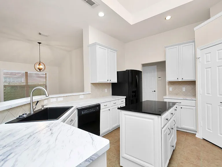 16510 Bluff Springs Dr — Photo 22
