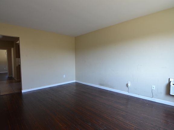 2nd image of 8553 Cottonwood Dr APT 4