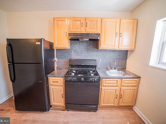 3rd image of 2201 Coral St Floor 2