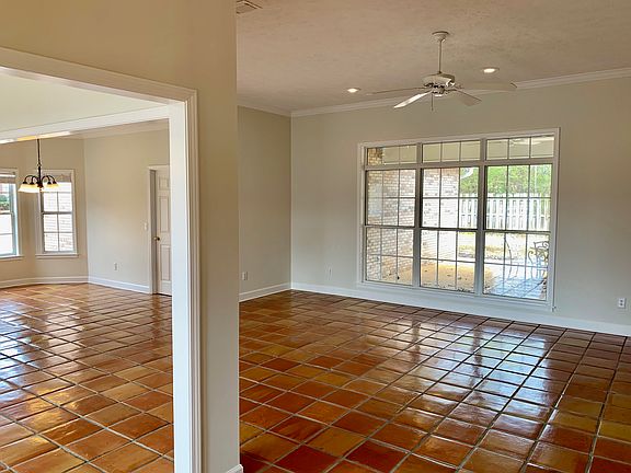 4th image of 101 Daffodil Dr