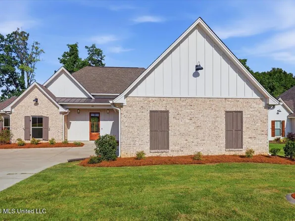 103 Ashby Ridge Dr, Canton, MS 39046