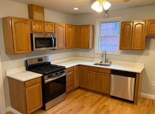 21-2 Symonds St, Salem, MA 01970