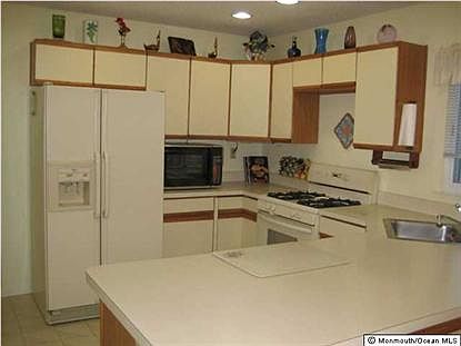 3rd image of 38 Peasley Dr